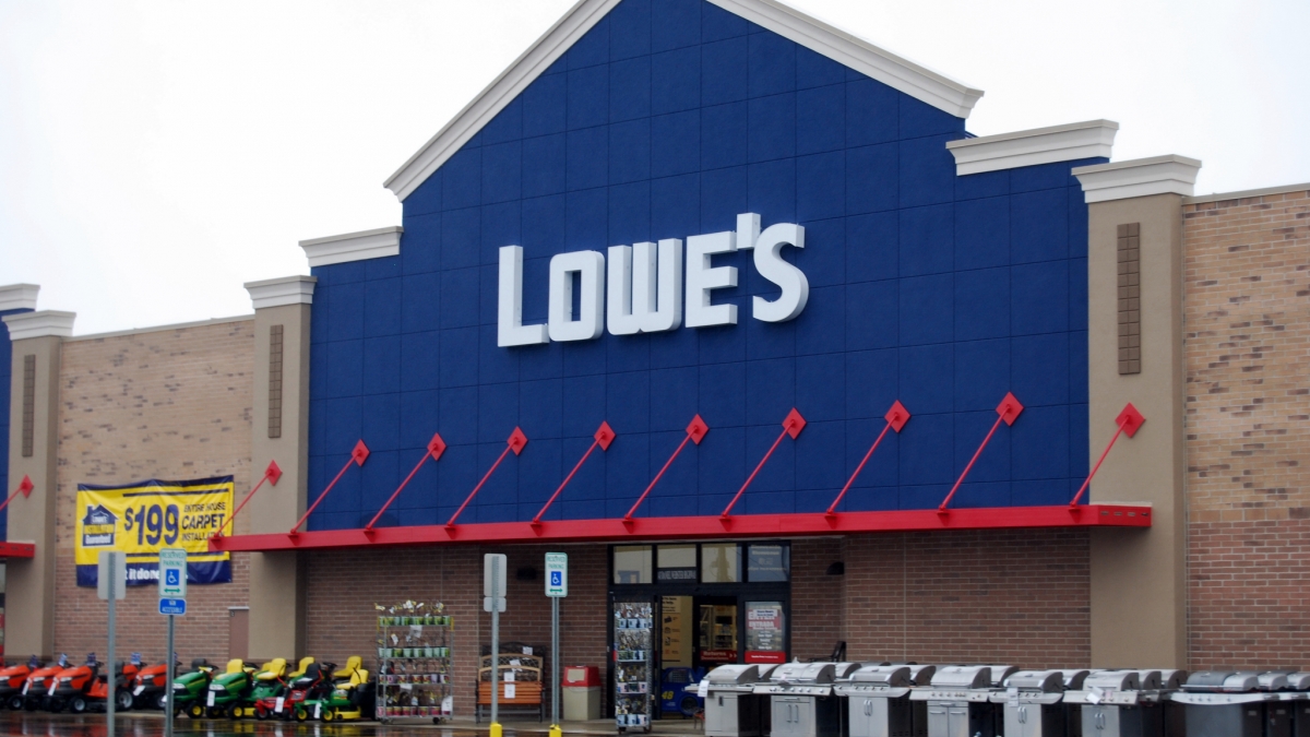 In a Social Media World Home Depot Fails and Lowe's Succeeds lowes2